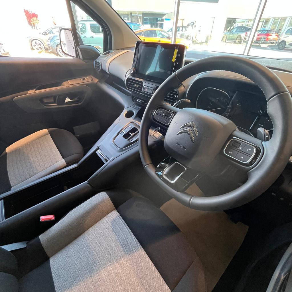 ショールームの展示車を入れ替えました！