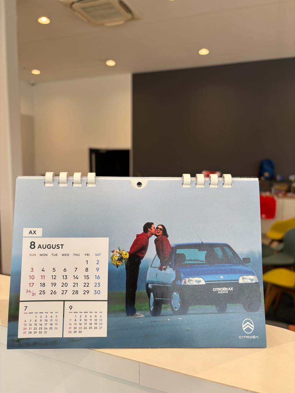 8月のカレンダーは「AX」です🚗✨