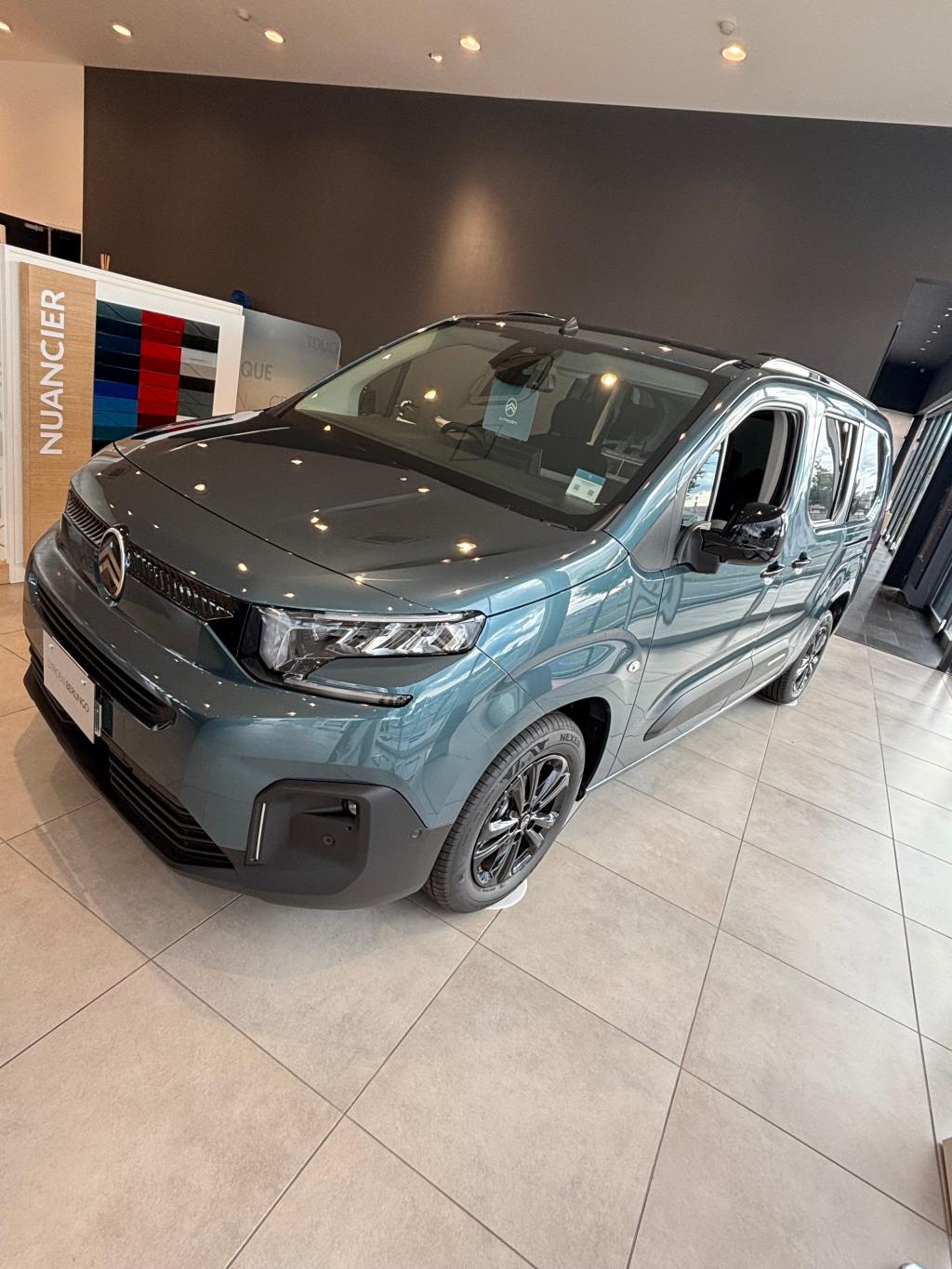 ショールームの展示車を入れ替えました🚗✨