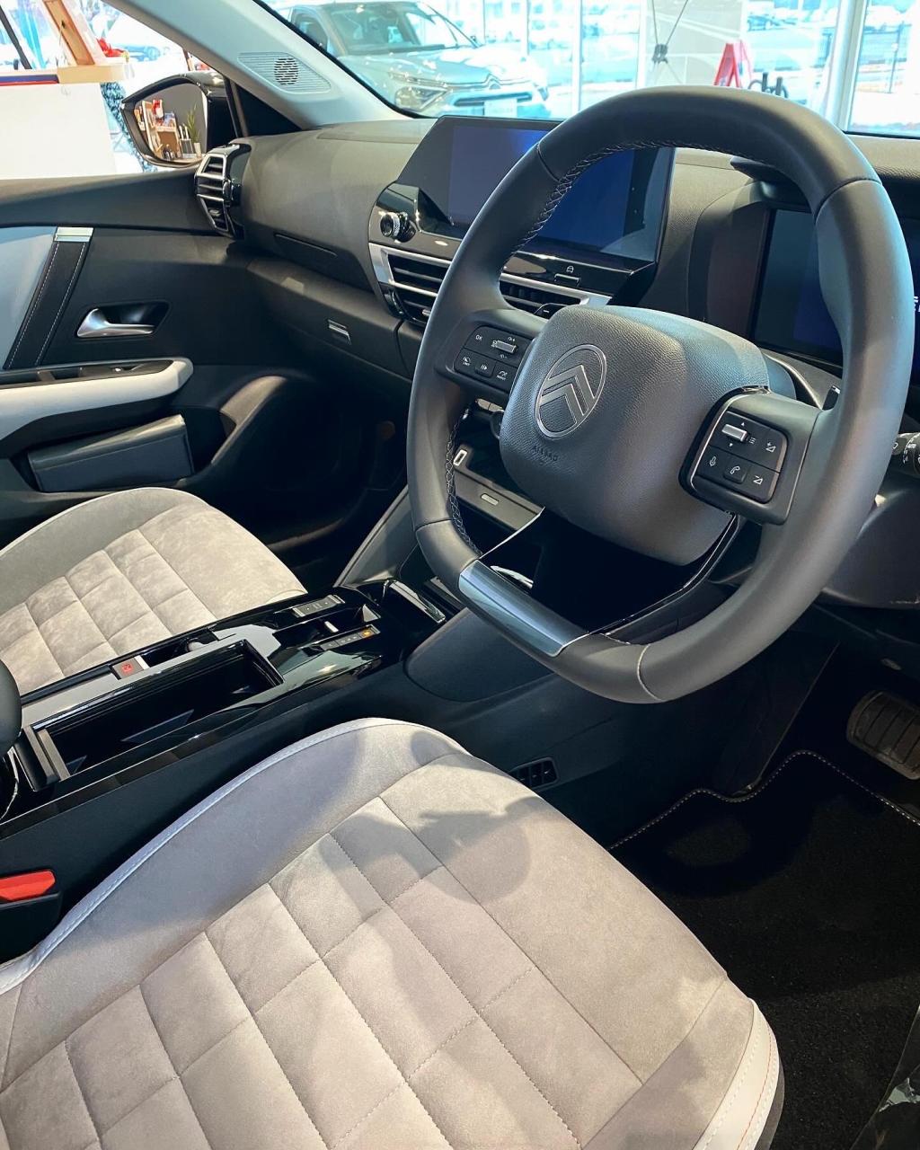 ブラックルーフモデルC4！