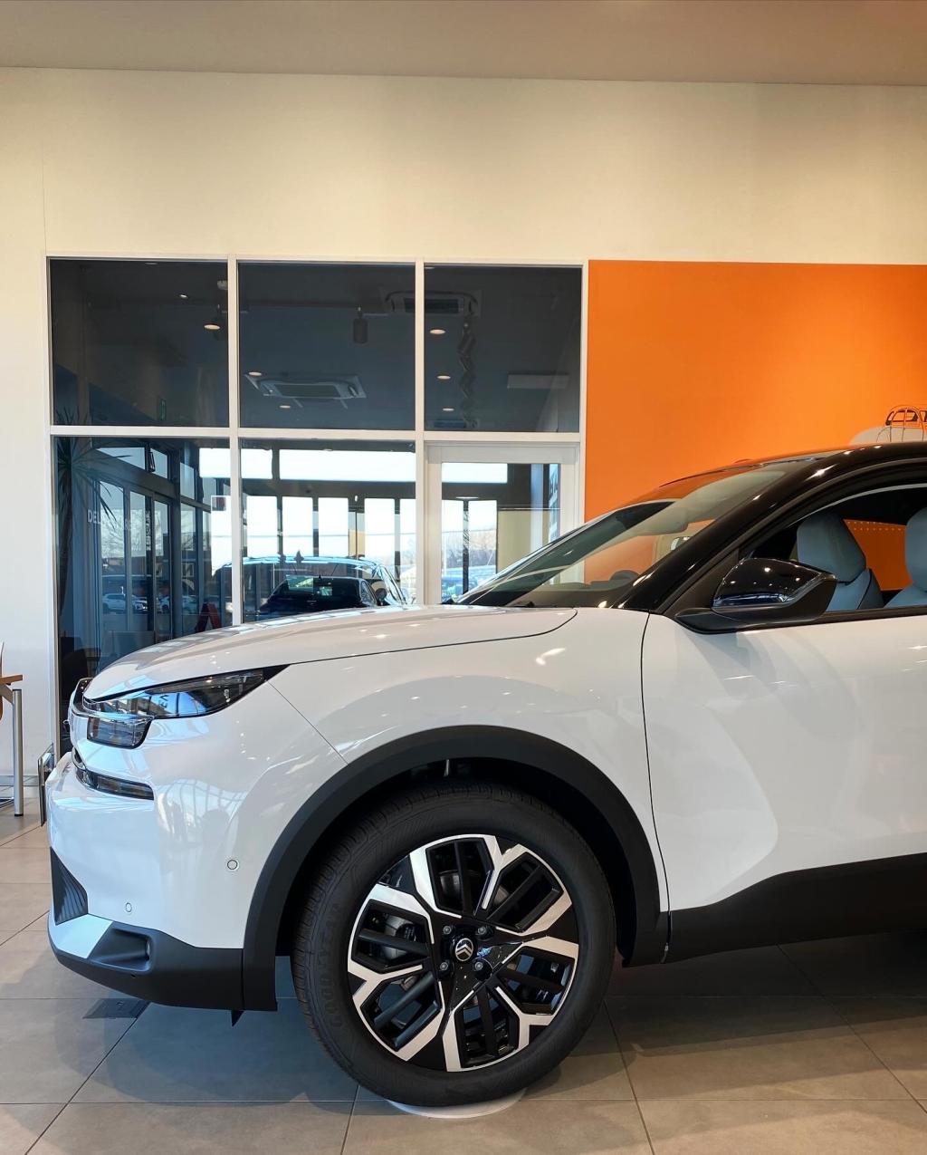 ブラックルーフモデルC4✨